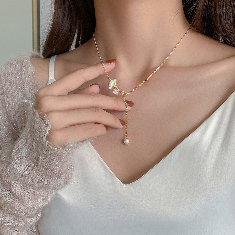 Women's Retro Elegant Leaf Tassel Necklace