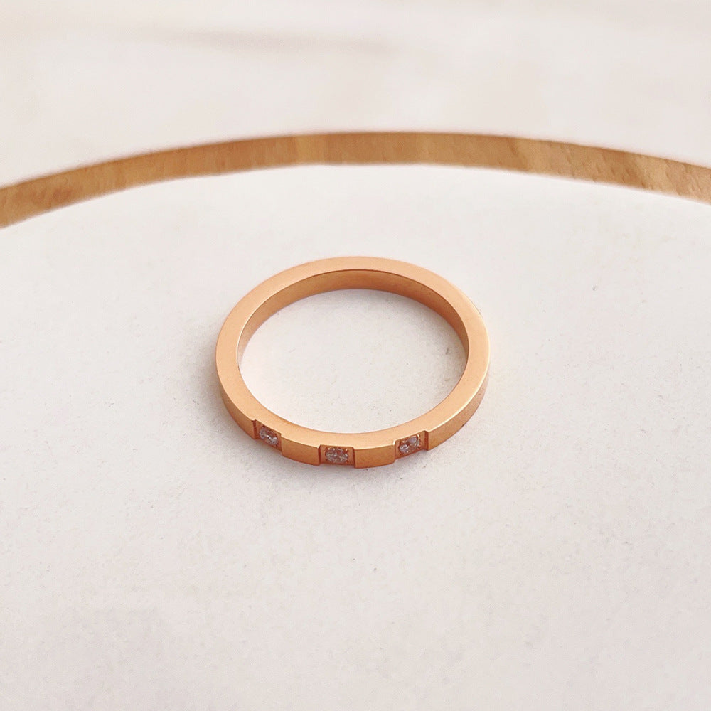 Fashionable Women's Ring With Three Diamonds